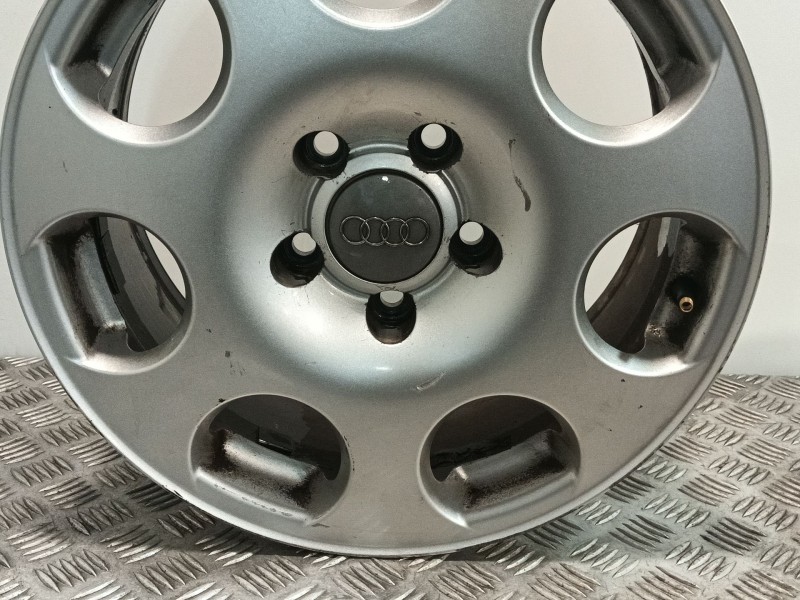 Recambio de llanta para audi a4 b6 (8e2) 2.5 tdi referencia OEM IAM 8E0601025F  