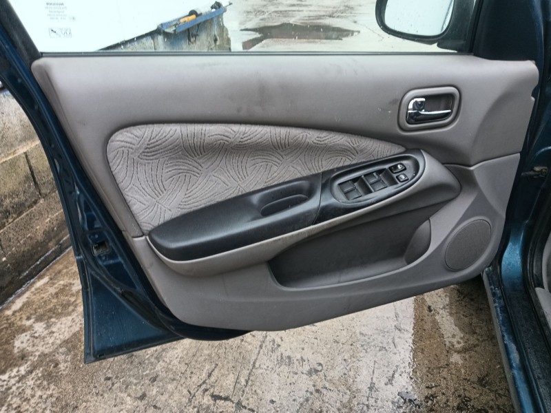 nissan almera ii hatchback (n16) del año 2001