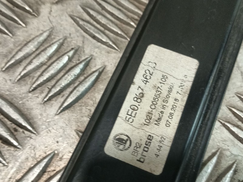 Recambio de elevalunas delantero derecho para skoda octavia lim. (5e3) referencia OEM IAM 5E0867462B  