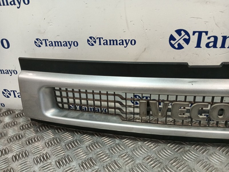 Recambio de rejilla delantera para iveco daily cabina 35c11 referencia OEM IAM A504225178  
