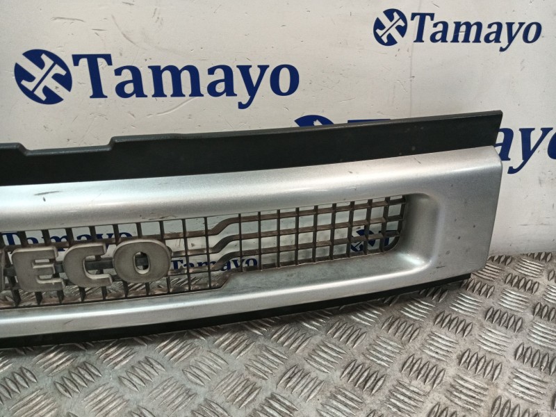 Recambio de rejilla delantera para iveco daily cabina 35c11 referencia OEM IAM A504225178  