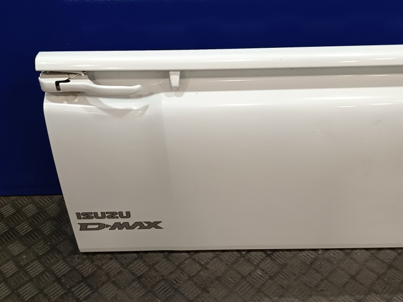 Recambio de porton trasero para isuzu d-max 1.9 turbodiesel referencia OEM IAM   