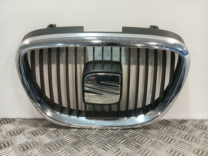 Recambio de rejilla delantera para seat altea (5p1) 1.9 tdi referencia OEM IAM 5P0853654  