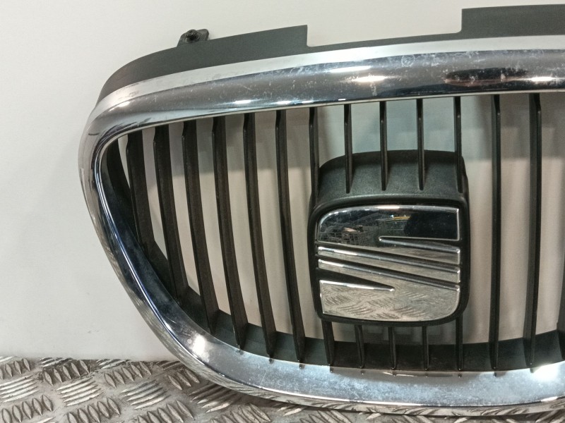 Recambio de rejilla delantera para seat altea (5p1) 1.9 tdi referencia OEM IAM 5P0853654  