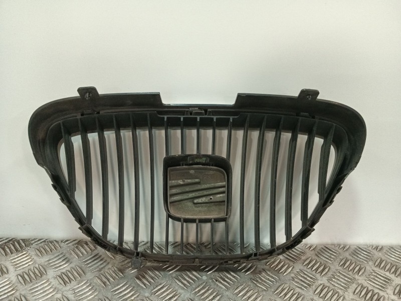 Recambio de rejilla delantera para seat altea (5p1) 1.9 tdi referencia OEM IAM 5P0853654  