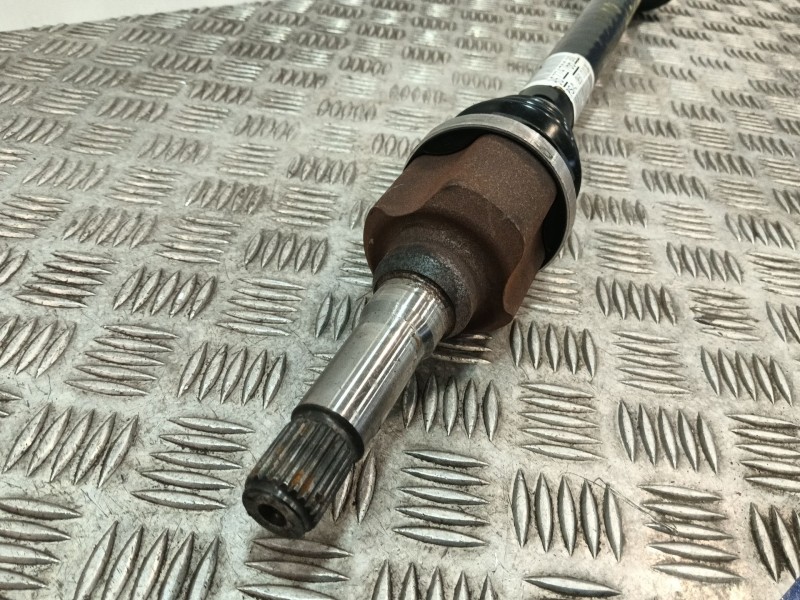 Recambio de transmision delantera derecha para citroën c3 iii (sx) 1.2 puretech 82 referencia OEM IAM 9677476680  