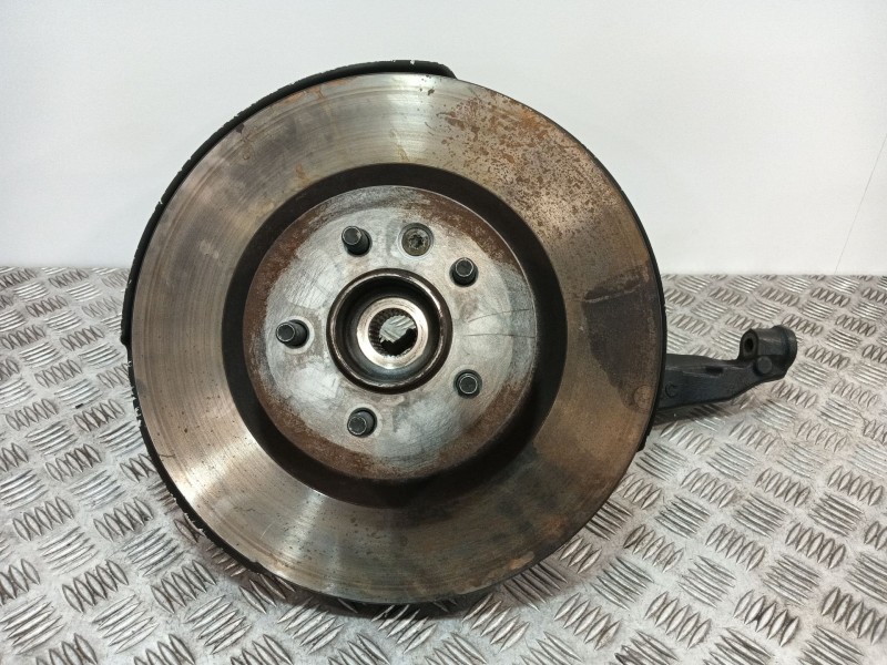 Recambio de mangueta delantera izquierda para land rover discovery iv (l319) 3.0 sdv6 4x4 referencia OEM IAM AH223K186A  