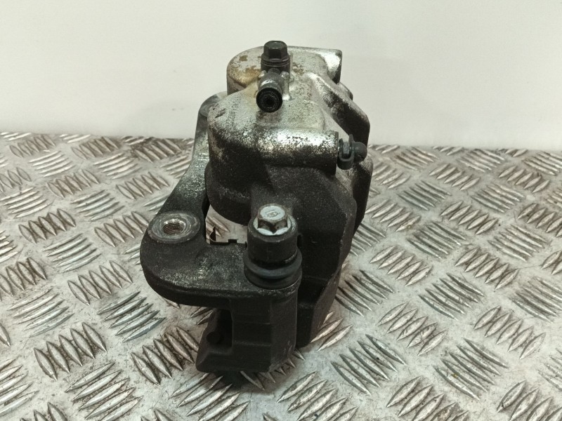 Recambio de pinza freno delantera izquierda para kia carnival referencia OEM IAM BK4VQ16  