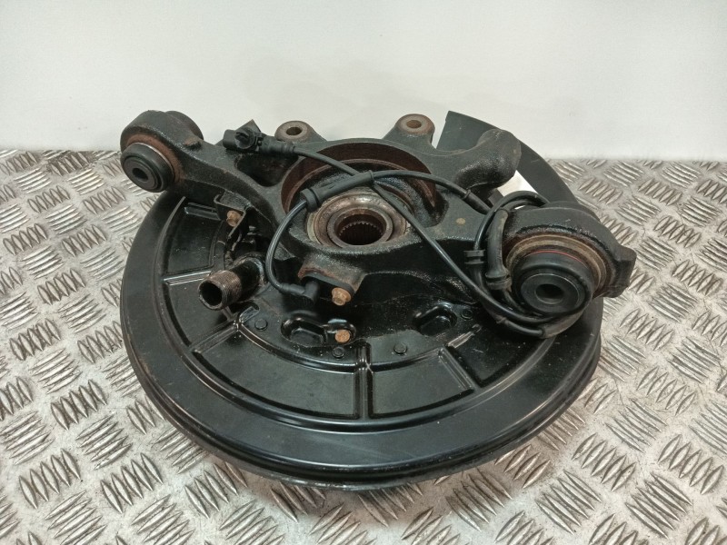 Recambio de mangueta trasera derecha para land rover discovery iv (l319) 3.0 sdv6 4x4 referencia OEM IAM LR045824  