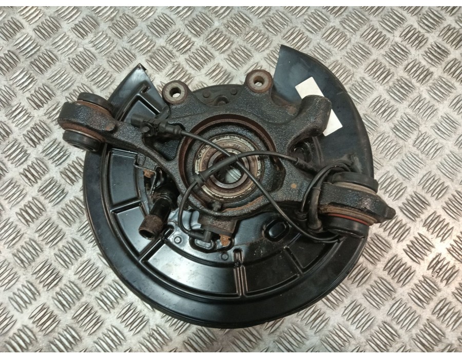 Recambio de mangueta trasera derecha para land rover discovery iv (l319) 3.0 sdv6 4x4 referencia OEM IAM LR045824  