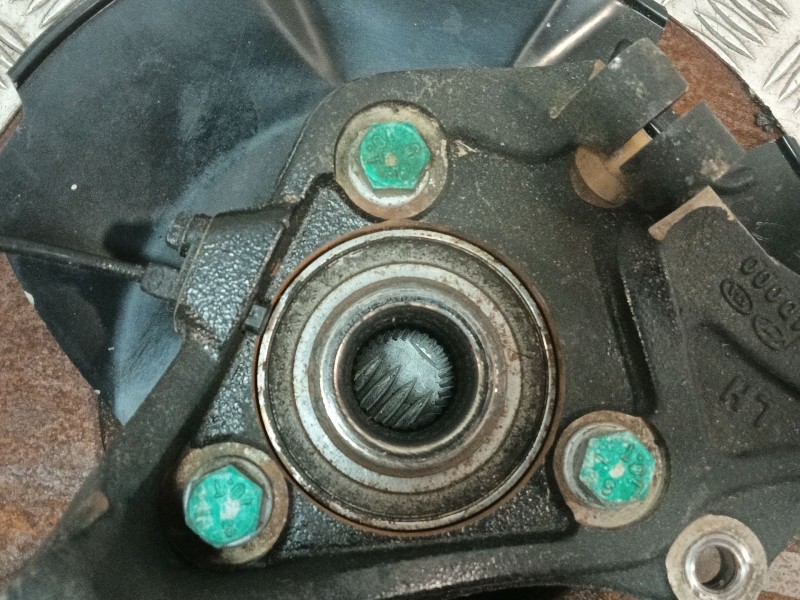 Recambio de mangueta delantera izquierda para kia carnival referencia OEM IAM 4D000  