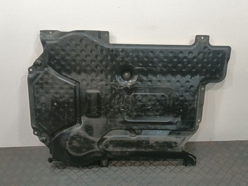 Recambio de cubrecarter para mercedes-benz clase c (w204) c 200 cdi (204.001) referencia OEM IAM A2045203323  