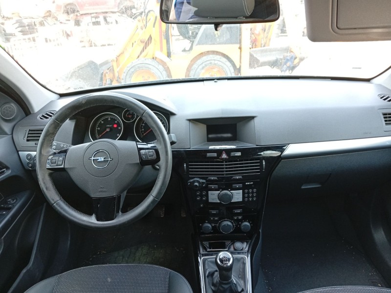 opel astra h (a04) del año 2009