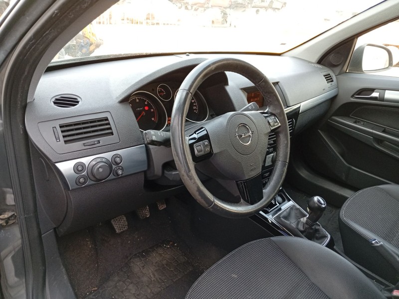 opel astra h (a04) del año 2009