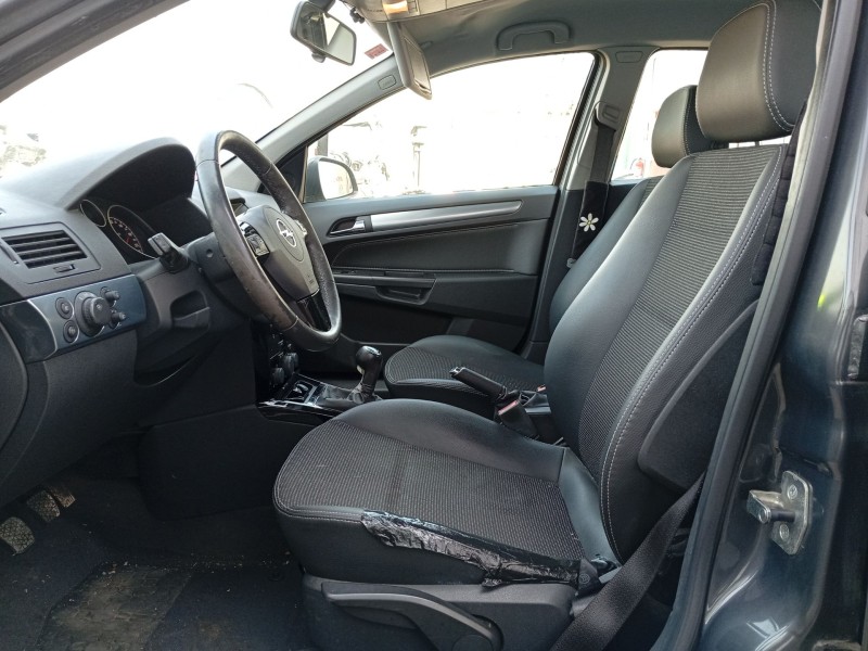 opel astra h (a04) del año 2009