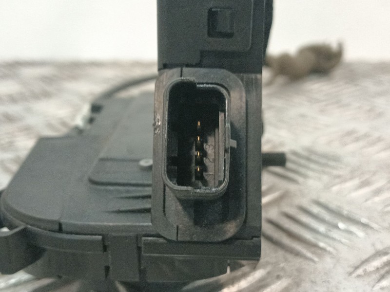 Recambio de cerradura puerta trasera derecha para renault clio iv referencia OEM IAM 825000767R 45247173 40727203