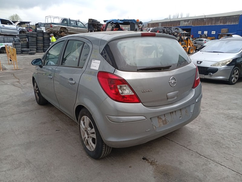 opel corsa d (s07) del año 2003