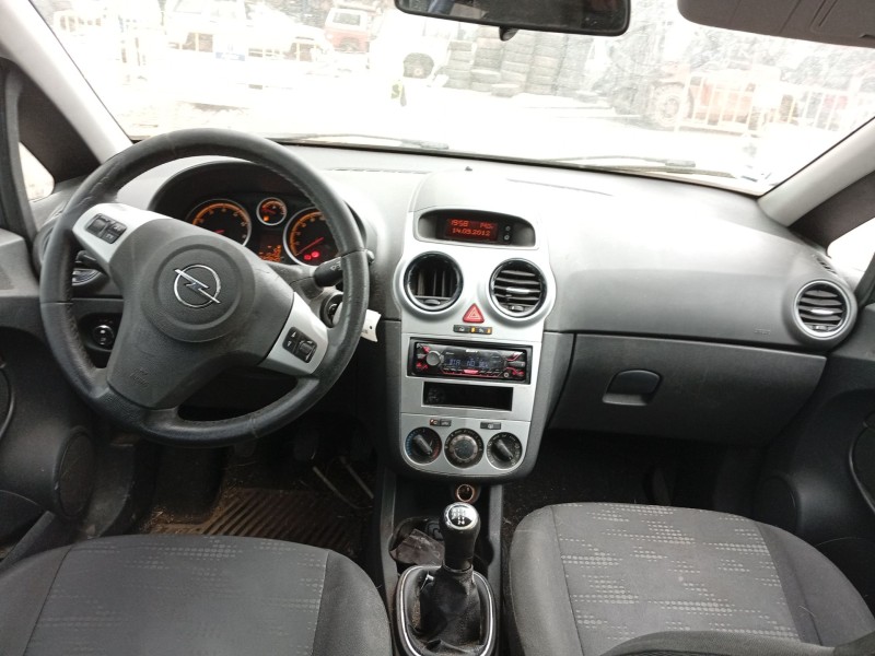 opel corsa d (s07) del año 2003
