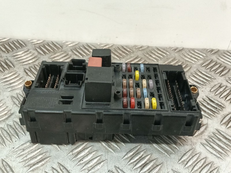 Recambio de caja reles / fusibles para iveco daily iv furgoneta 65c18 referencia OEM IAM 69500771 554953020100 