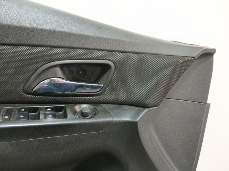 Recambio de guarnecido puerta delantera izquierda para chevrolet cruze hatchback (j305) 1.7 d referencia OEM IAM 96957313  