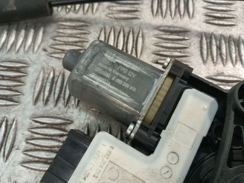 Recambio de elevalunas delantero izquierdo para skoda fabia iii (nj3) 1.0 tsi referencia OEM IAM 0130822064 E850206010 