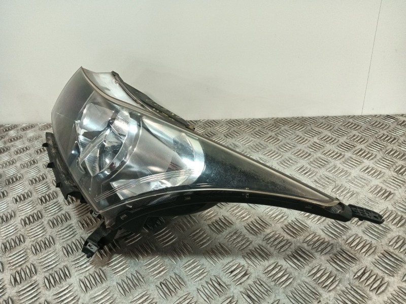 Recambio de faro izquierdo para chevrolet cruze (j300) 2.0 cdi referencia OEM IAM   