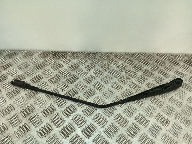 Recambio de brazo limpia trasero para opel insignia berlina 2.0 cdti cat referencia OEM IAM 13227421  
