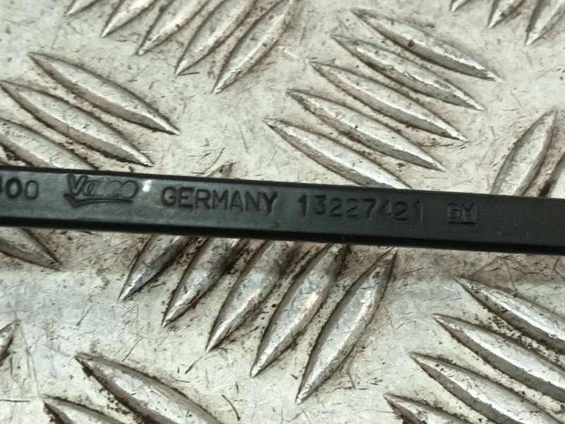 Recambio de brazo limpia trasero para opel insignia berlina 2.0 cdti cat referencia OEM IAM 13227421  