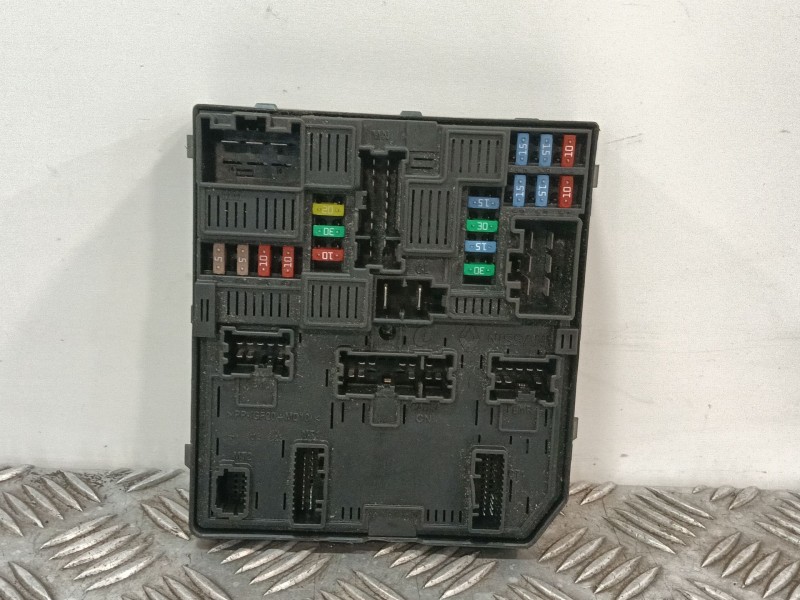 Recambio de caja reles / fusibles para renault scénic iv (j9_) 1.5 dci 110 referencia OEM IAM 284B66727R  