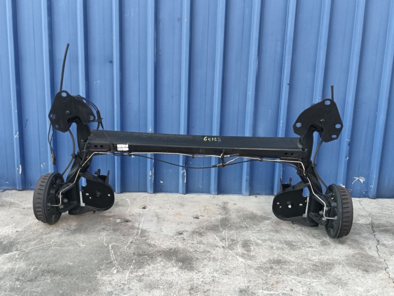Recambio de puente trasero para dacia lodgy (js_) 1.6 lpg referencia OEM IAM 555117070R  
