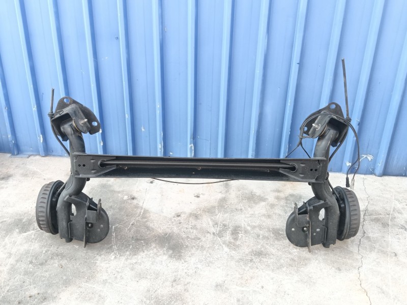 Recambio de puente trasero para dacia lodgy (js_) 1.6 lpg referencia OEM IAM 555117070R  