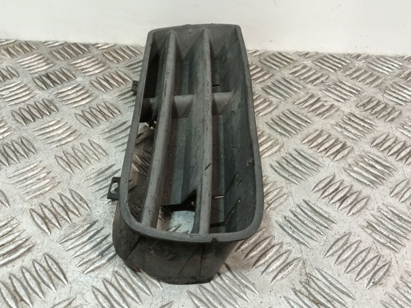 Recambio de rejilla paragolpes izquierda para volkswagen golf iv (1j1) 1.9 tdi referencia OEM IAM 1J0853665B  