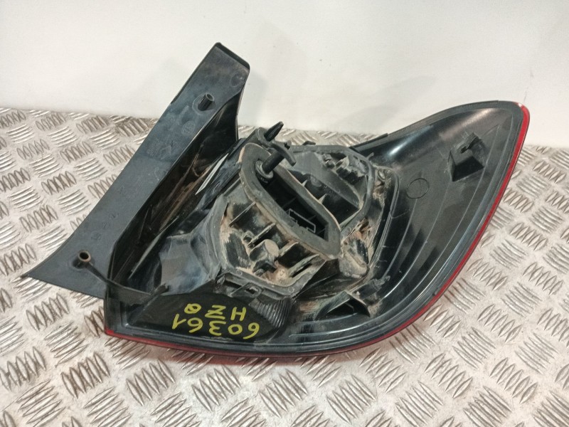 Recambio de piloto trasero izquierdo para dacia sandero ii (b8_) 1.5 dci referencia OEM IAM 265550577R  