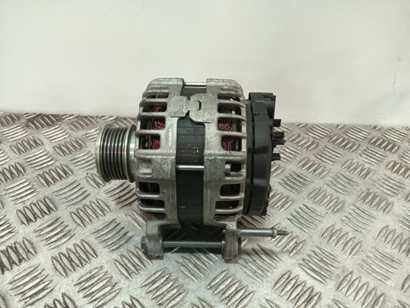 Recambio de alternador para seat ibiza iv (6j5, 6p1) 1.4 tdi referencia OEM IAM 04B903023B  