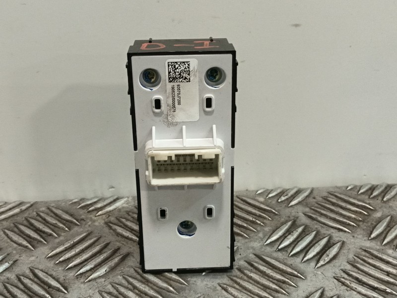 Recambio de mando elevalunas delantero izquierdo para kia ceed referencia OEM IAM 93570J7200  