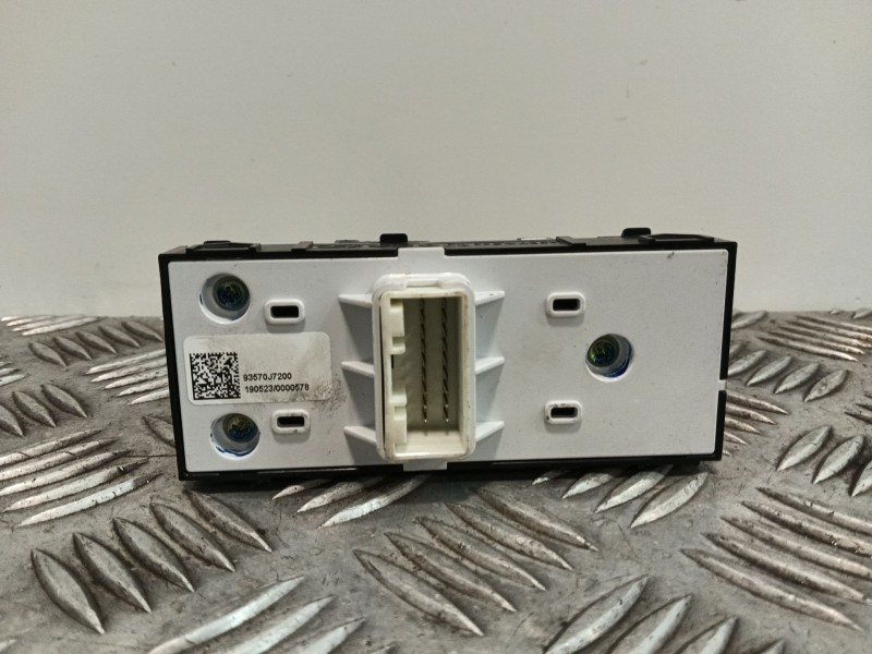 Recambio de mando elevalunas delantero izquierdo para kia ceed referencia OEM IAM 93570J7200  