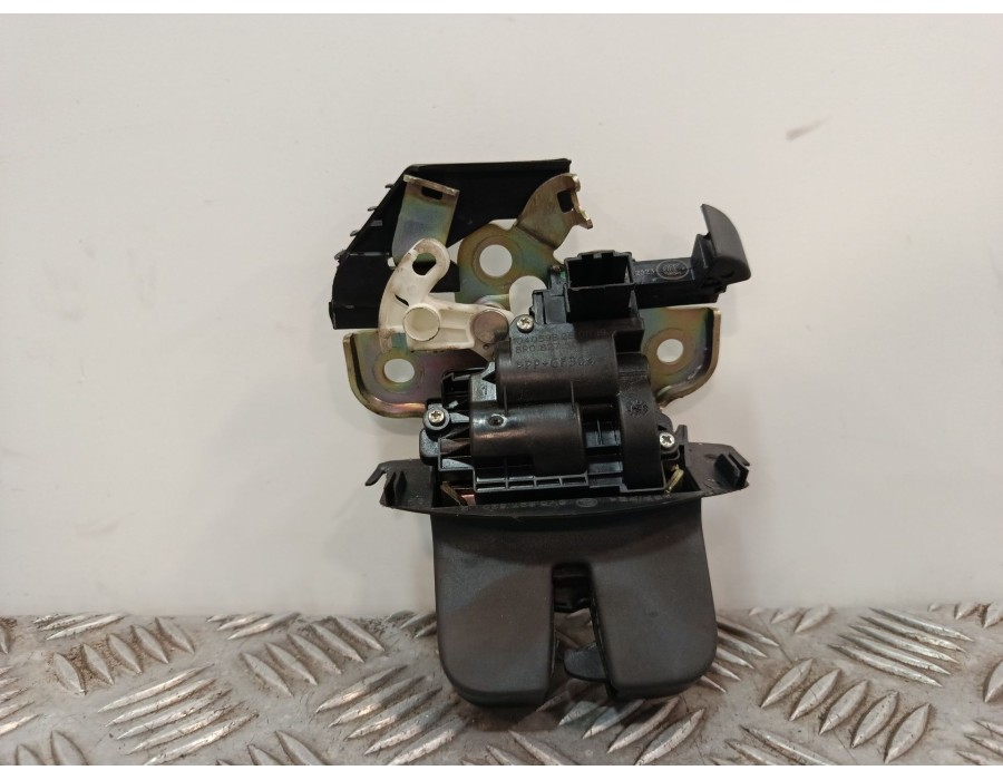 Recambio de cerradura maletero / porton para skoda fabia iii (nj3) 1.0 tsi referencia OEM IAM 6V6827520 8R0827505A 