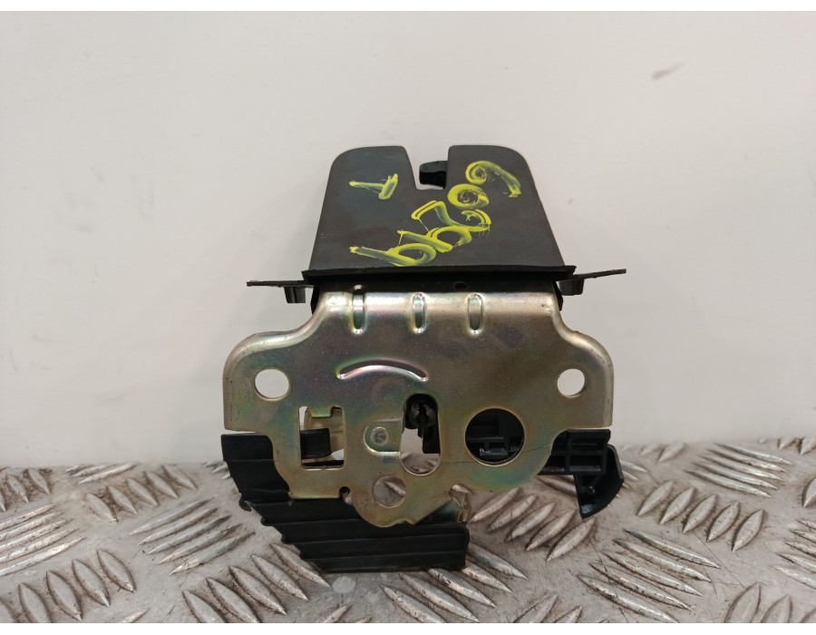 Recambio de cerradura maletero / porton para skoda fabia iii (nj3) 1.0 tsi referencia OEM IAM 6V6827520 8R0827505A 