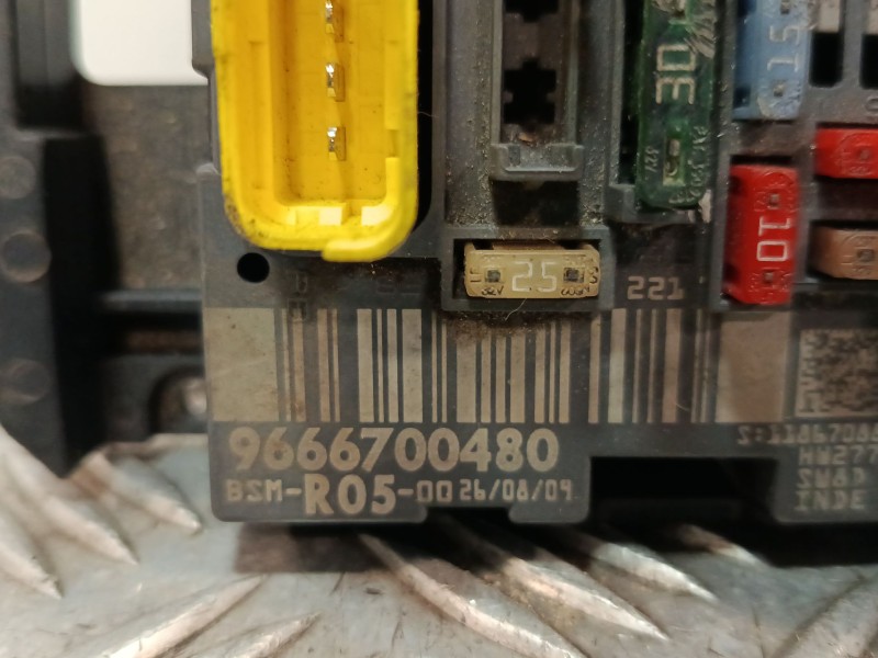 Recambio de caja reles / fusibles para peugeot partner monospace (5_, g_) 1.6 hdi 90 referencia OEM IAM 9666700480  