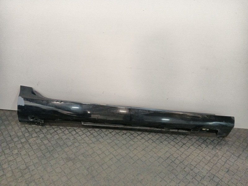 Recambio de faldon lateral para volvo v40 hatchback (525) d3 referencia OEM IAM 31395043RH  