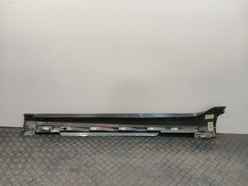 Recambio de faldon lateral para volvo v40 hatchback (525) d3 referencia OEM IAM 31395043RH  