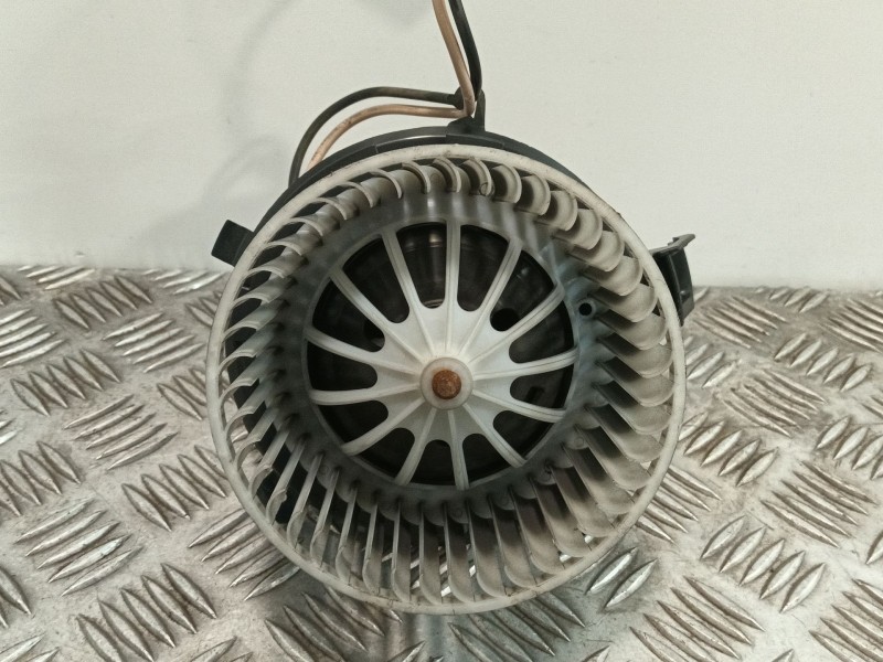 Recambio de motor calefaccion para opel astra j lim. 1.6 16v cat referencia OEM IAM 25020139  