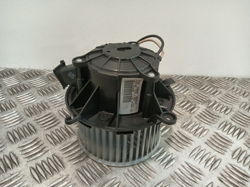 Recambio de motor calefaccion para opel astra j lim. 1.6 16v cat referencia OEM IAM 25020139  
