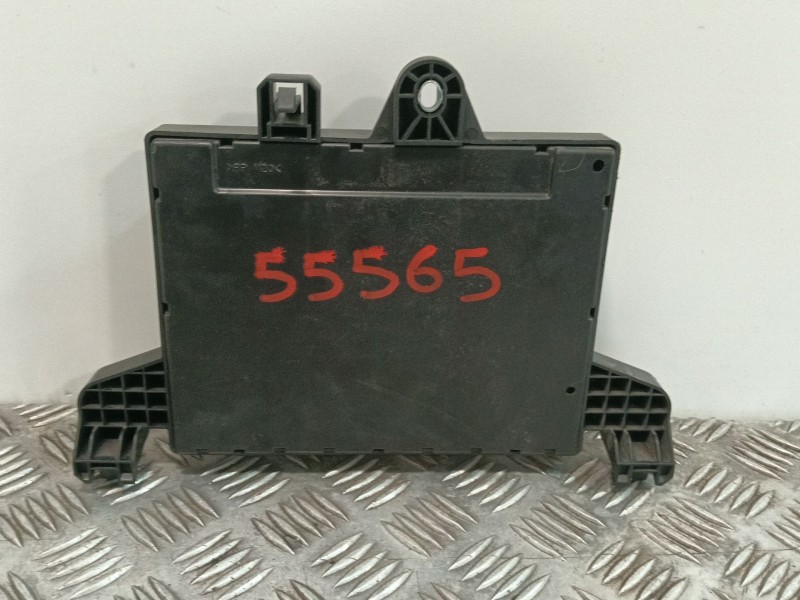 Recambio de caja reles / fusibles para opel astra j lim. 1.6 16v cat referencia OEM IAM 13302300  