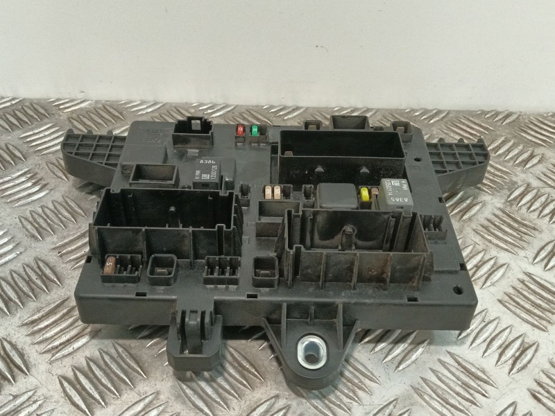 Recambio de caja reles / fusibles para opel astra j lim. 1.6 16v cat referencia OEM IAM 13302300  