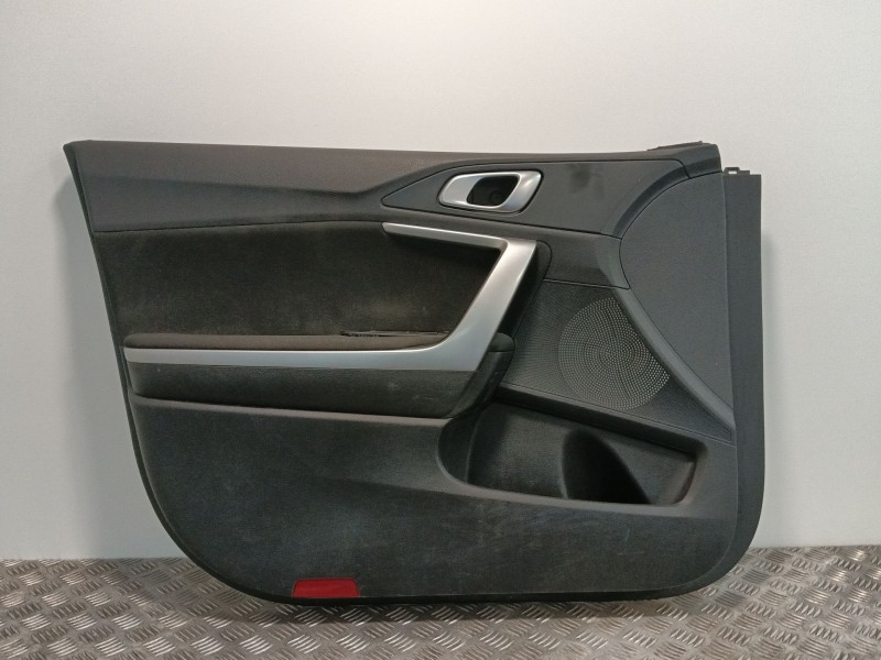 Recambio de guarnecido puerta delantera izquierda para kia ceed referencia OEM IAM 82370J7000WK  