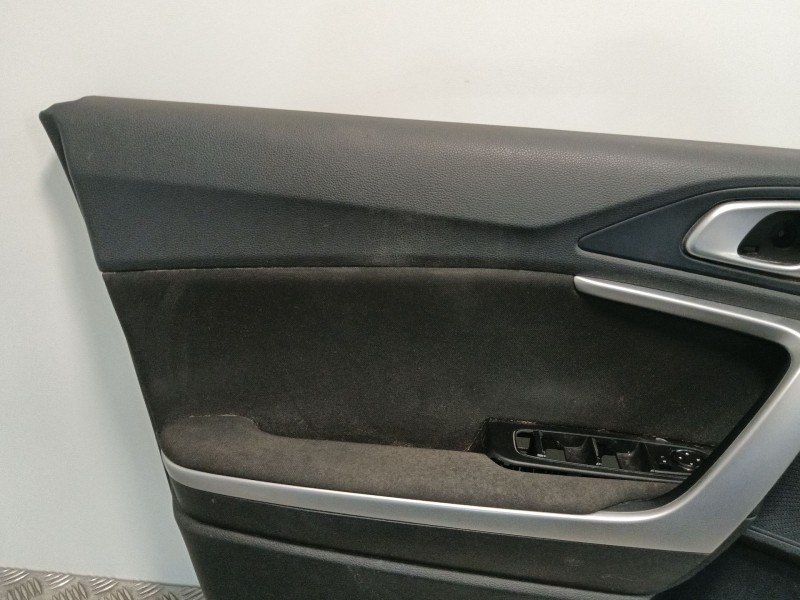 Recambio de guarnecido puerta delantera izquierda para kia ceed referencia OEM IAM 82370J7000WK  