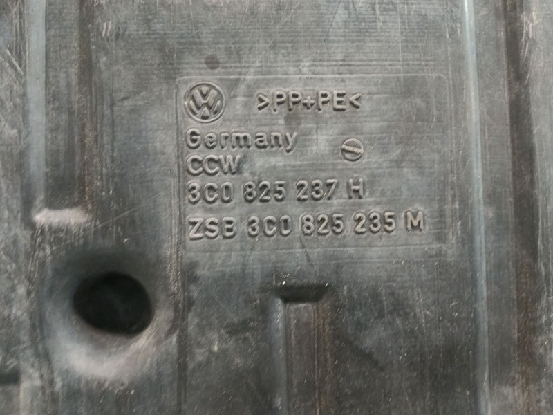 Recambio de cubrecarter para volkswagen passat b6 variant (3c5) 2.0 tdi 16v referencia OEM IAM 3C0825237H  