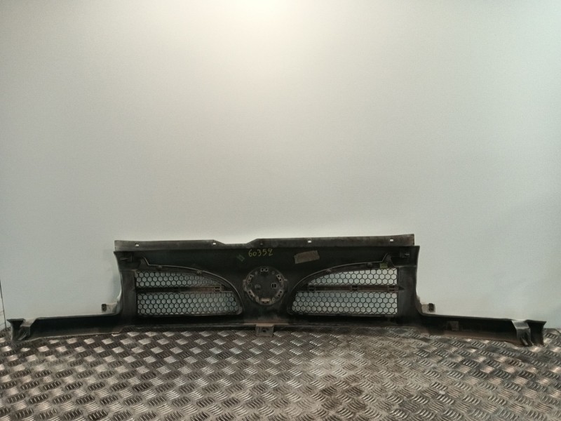 Recambio de rejilla delantera para nissan interstar furgoneta (x70) dci 115 referencia OEM IAM 8200125267A 8200135305 