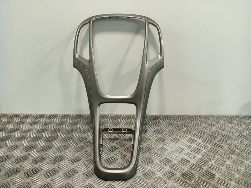 Recambio de moldura para opel astra j lim. 1.6 16v cat referencia OEM IAM 13257562 1709226 